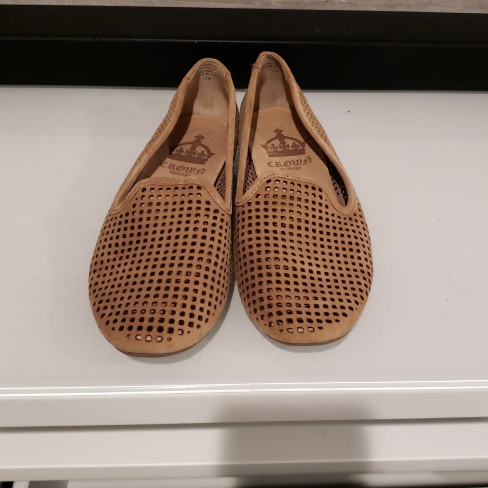 Crown Vintage tan flats